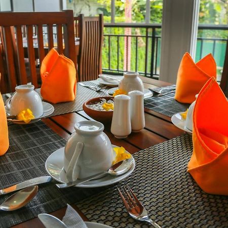 Queens Lodge Kandy Bagian luar foto