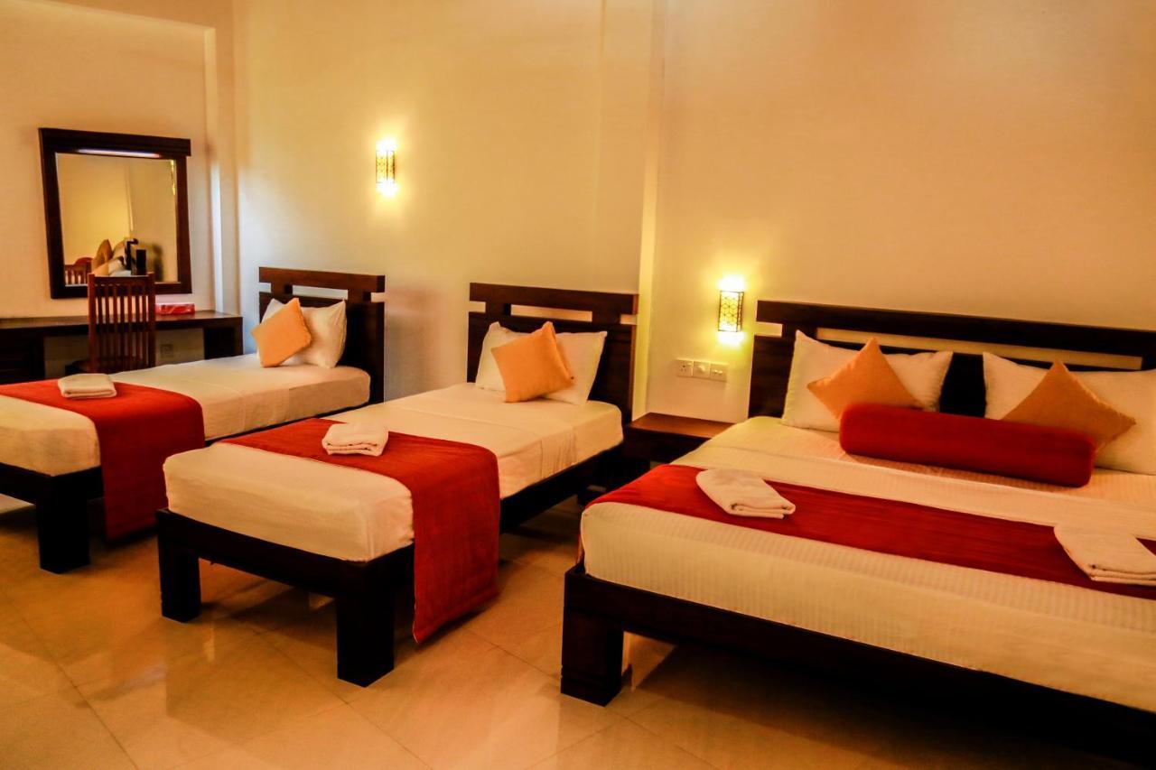 Queens Lodge Kandy Bagian luar foto