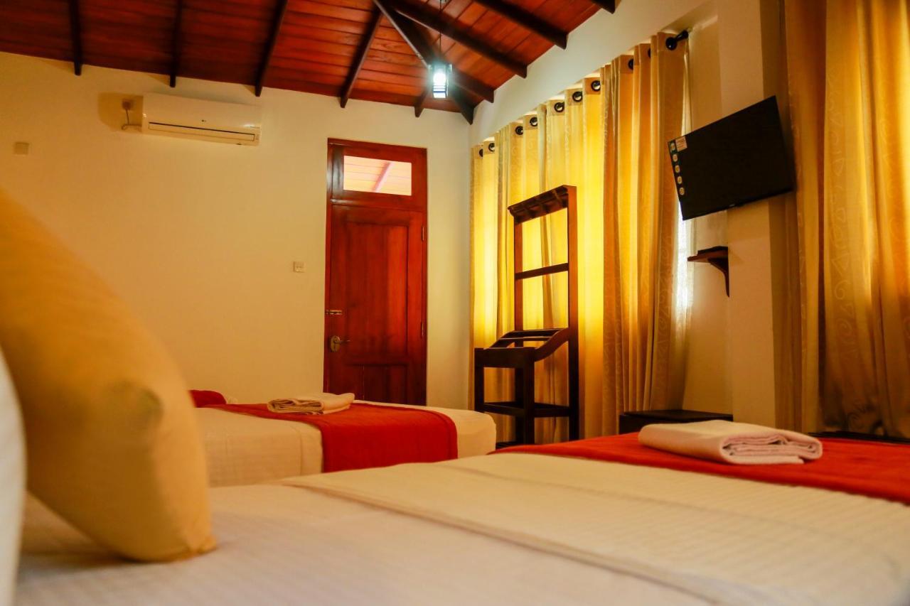 Queens Lodge Kandy Bagian luar foto