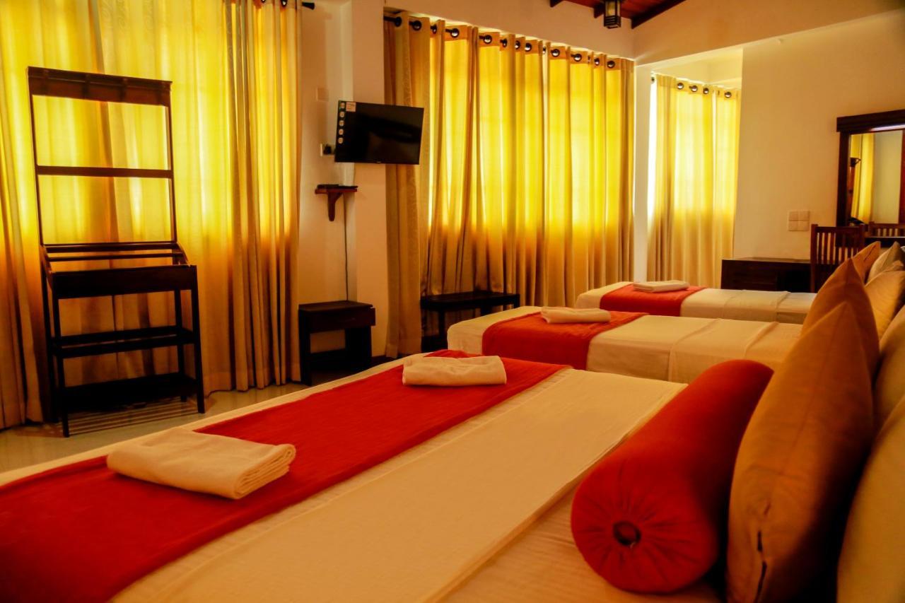 Queens Lodge Kandy Bagian luar foto
