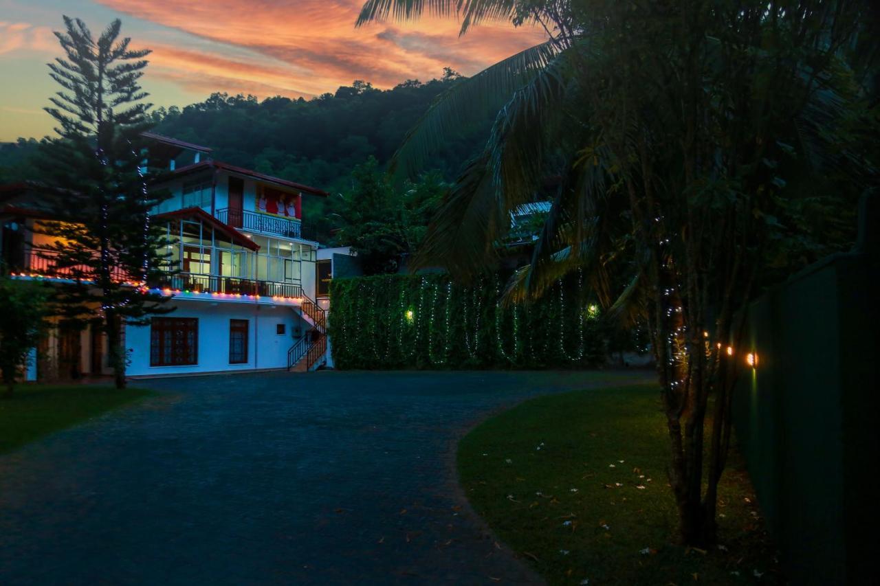 Queens Lodge Kandy Bagian luar foto