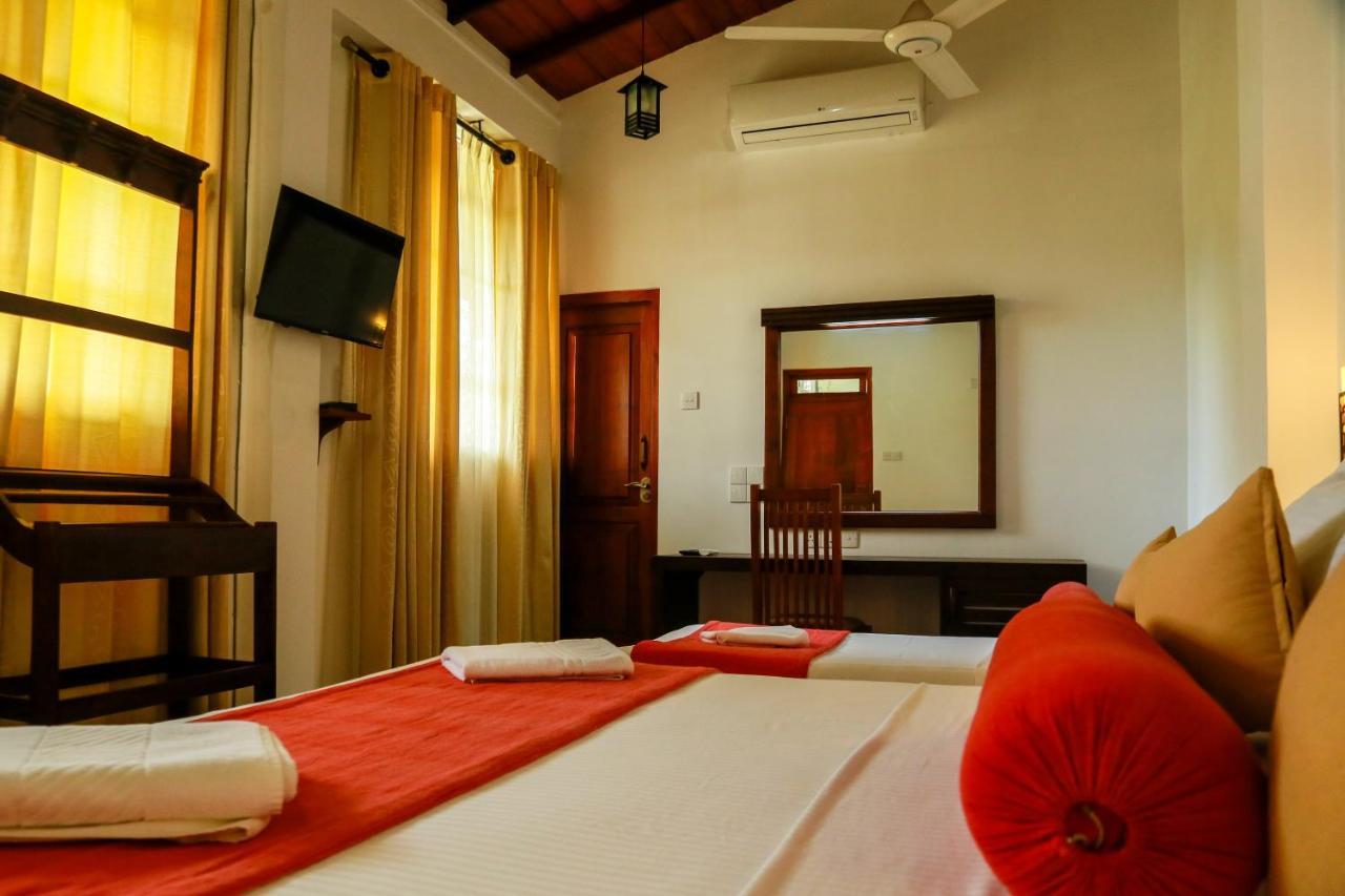 Queens Lodge Kandy Bagian luar foto