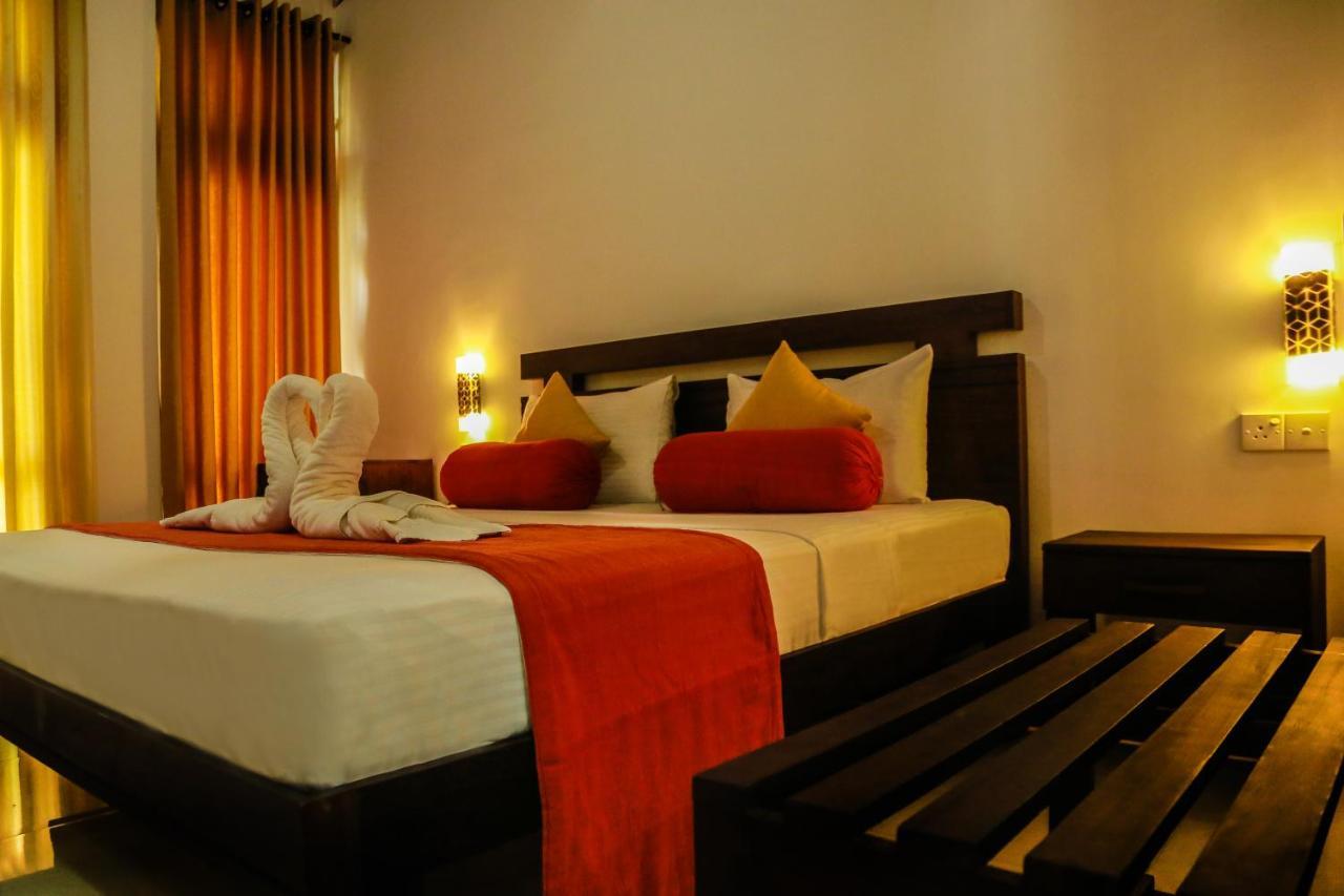 Queens Lodge Kandy Bagian luar foto
