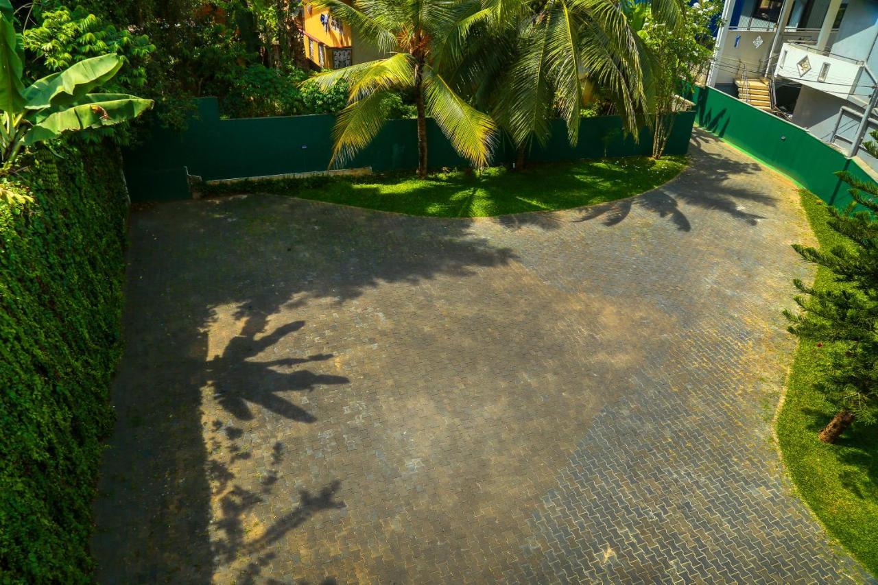 Queens Lodge Kandy Bagian luar foto