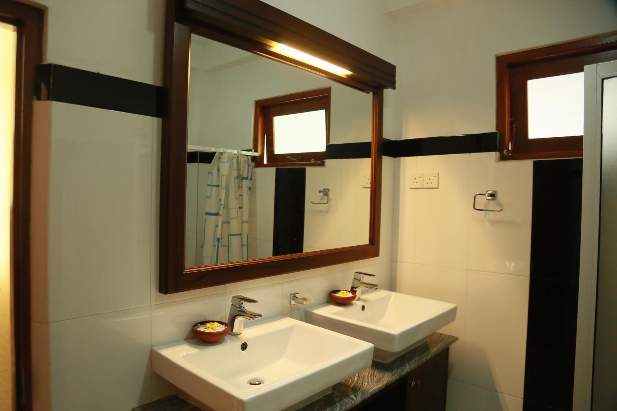 Queens Lodge Kandy Bagian luar foto